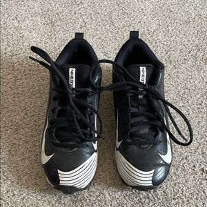 Nike Kids Black and White Softball cleats